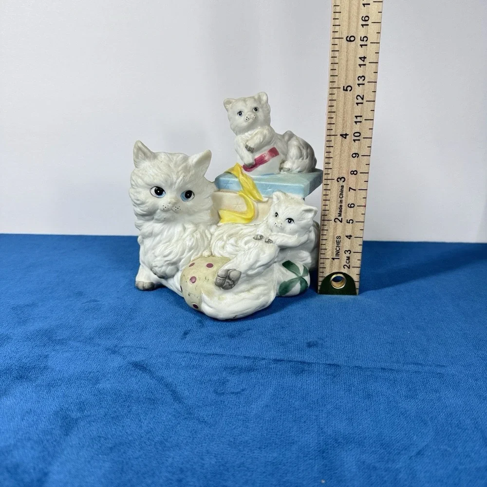 Vintage White Kitten Cat Ceramic Figurine Pastel Cottage Nursery Decor